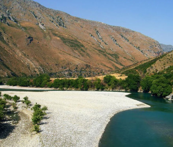 Balancimi i zhvillimit me ruajtjen e natyrës: Lumi Shushica në rrezik